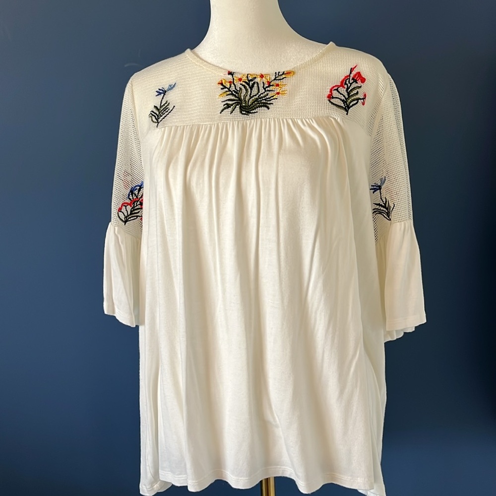 Studio Petite JP wildflower white embroidered top